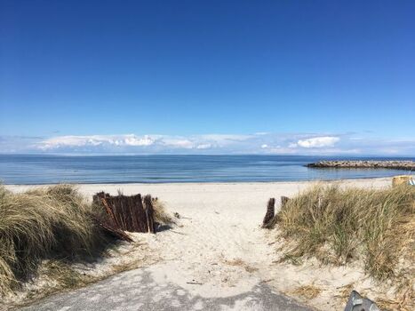 nur 150m zum feinen, weißen Sandstrand