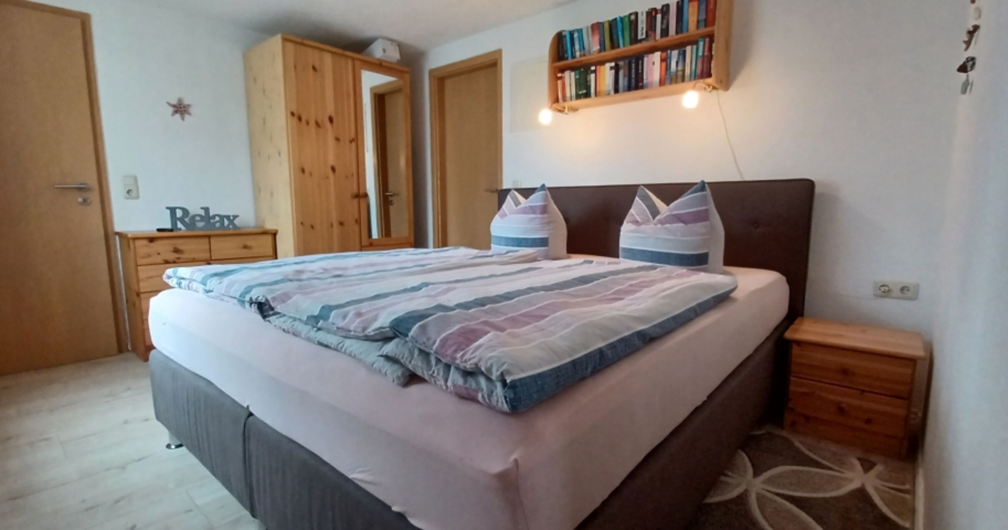 Schlafzimmer 1 neues Boxspringbett
