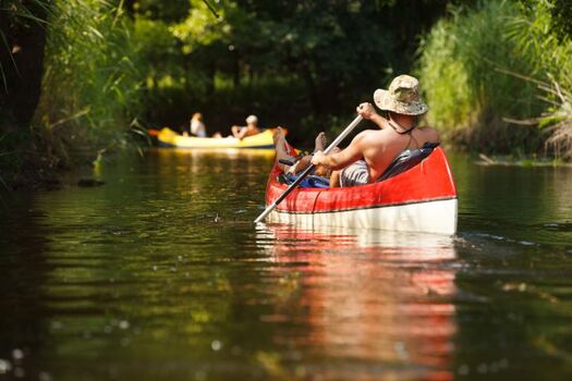 entspannt Kanu fahren auf der Lahn