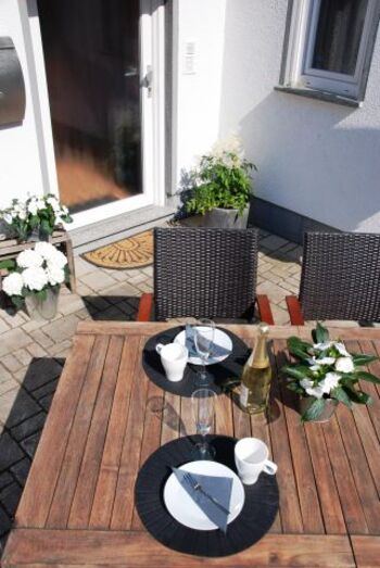 sonnige Terrasse für gemütliche Stunden