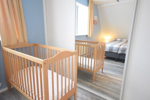 Master bedroom mit große schranken 