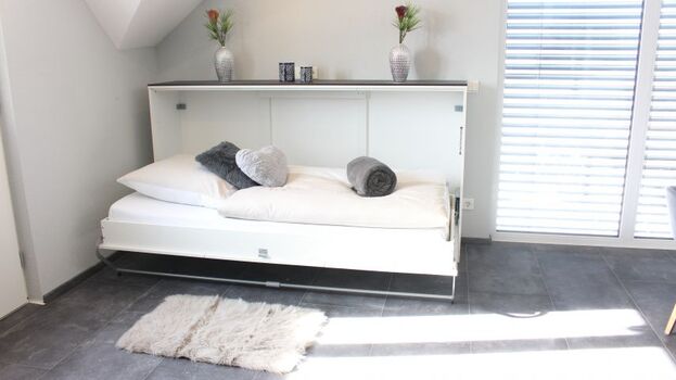 2 Schrankbetten im Wohn-Ess-Bereich