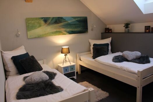 Schlafzimmer mit 2 Einzelbetten