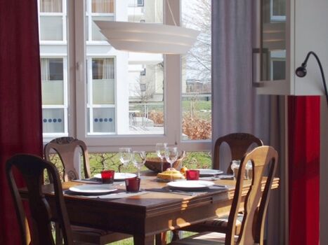 Gemütlicher, heller Essbereich