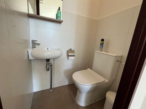 neue Toilette aus dem Jahr 2025