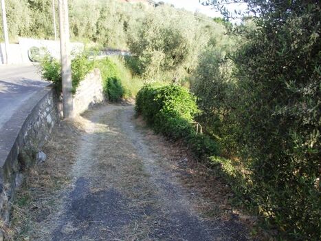 200 metri di strada pubblica sterrata