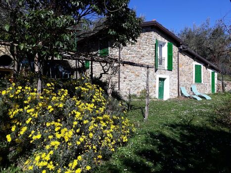 La Casa dei Campi, pietra nella campagna