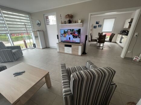 WZ mit Oled-TV und viel Platz