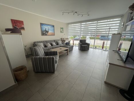 WZ mit Panoramafenster, Zugang zu Balkon