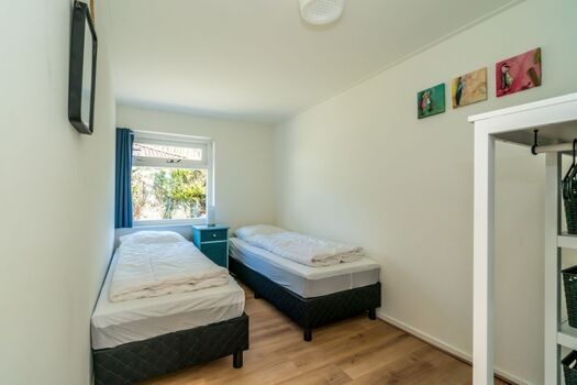 Schlafzimmer 2 mit 2 Boxspringbetten