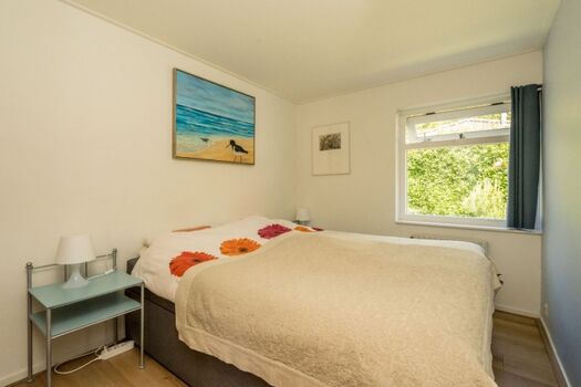 Schlafzimmer 1 mit Doppelboxspringbetten