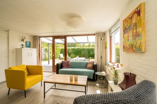 Wohnzimmer mit Schwingtüren