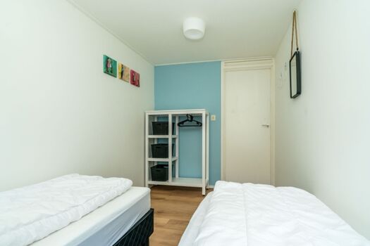 Schlafzimmer 2 mit 2 Boxspringbetten