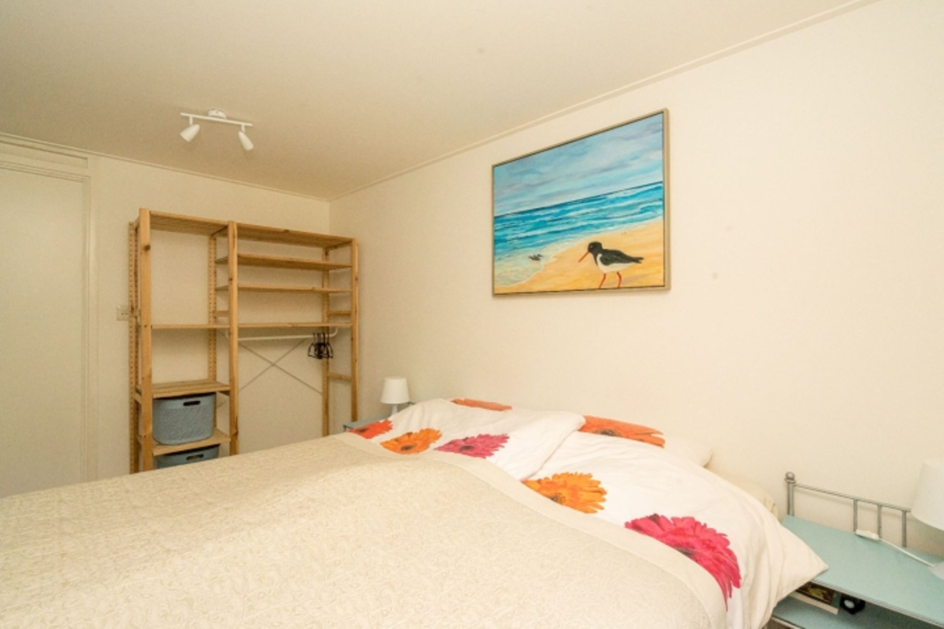 Schlafzimmer 1 mit Doppelboxspringbetten