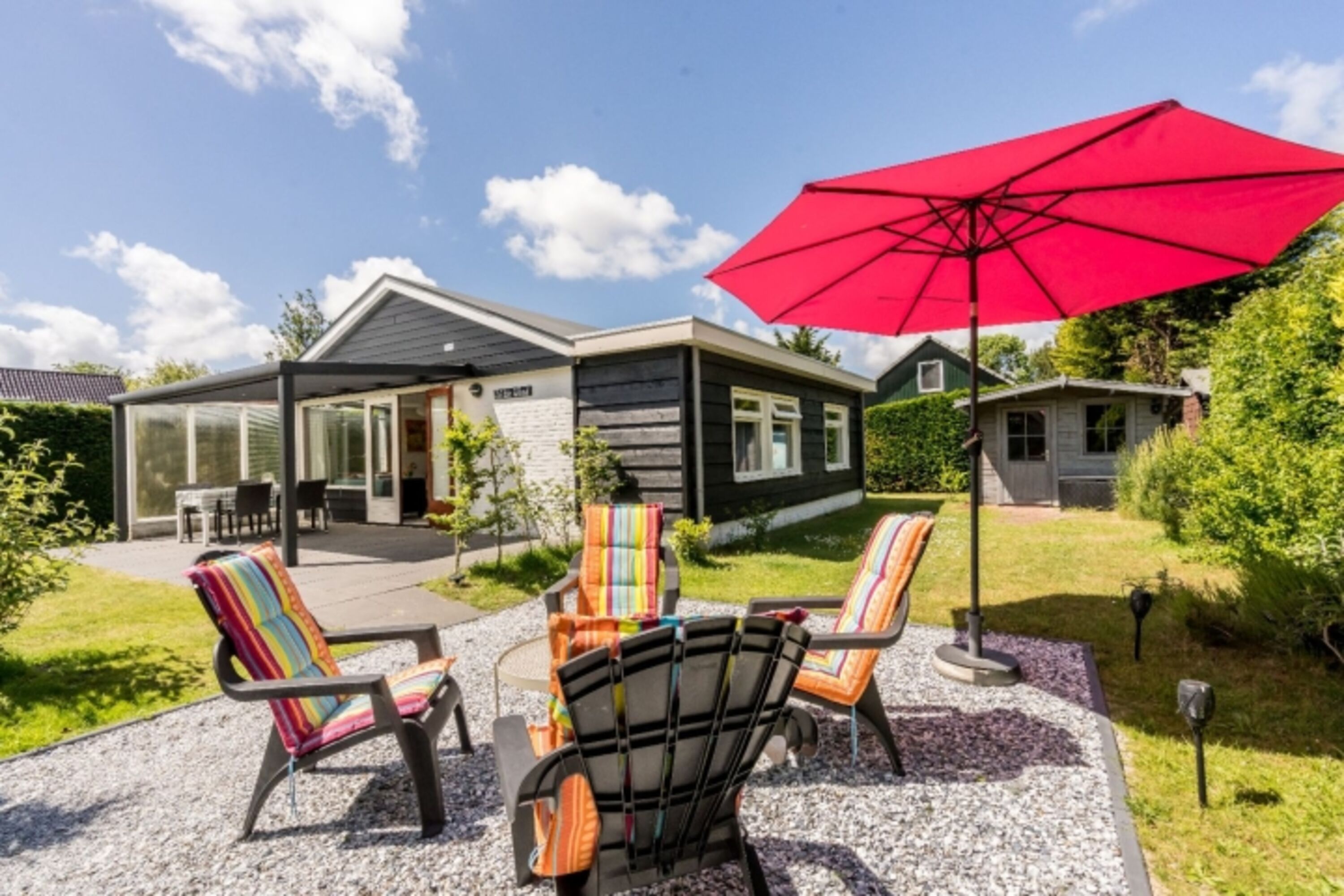 2e Terrasse mit Gartenmòbeln
