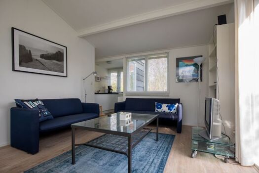 Die Sitzecke mit Fernseher