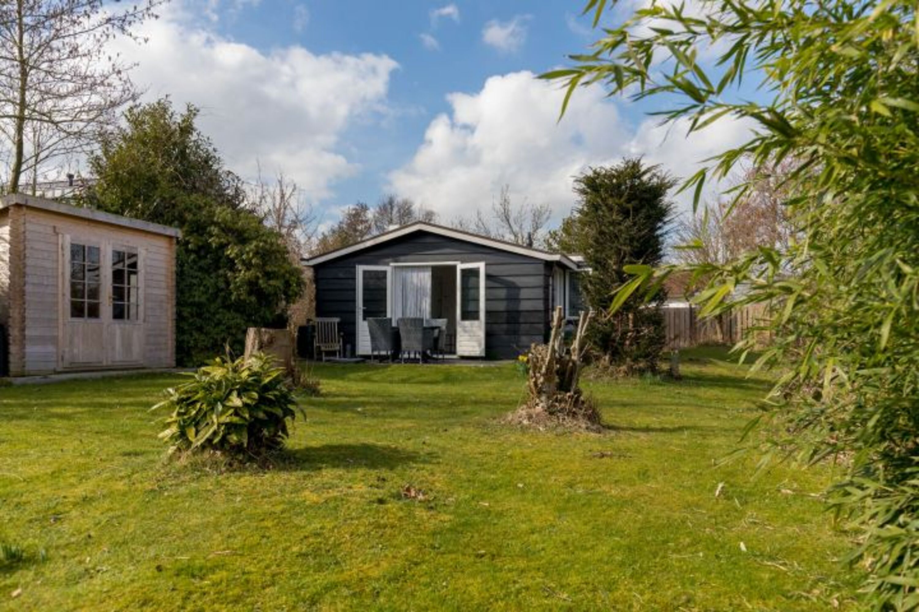 Das tolle, gemütlich eingerichtete Ferienhaus, am Rande vom Wald, nahe Strand
