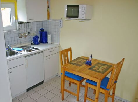 Küchenbereich mit Esstisch