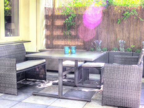 Überdachte Sitzgruppe