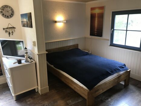 Schlafbereich mit Doppelbett