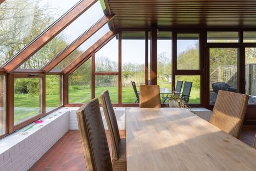 Haus am Deich - Wintergarten mit tollem Ausblick in den Garten 