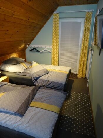 Mit Zugang zum Balkon