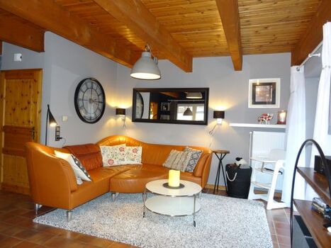 Wohnzimmer mit gemütlicher Sofalandschaft