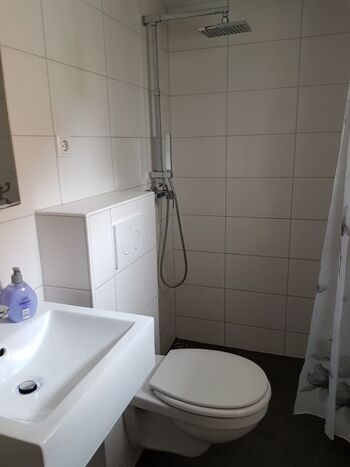 Bad mit Dusche und Wc