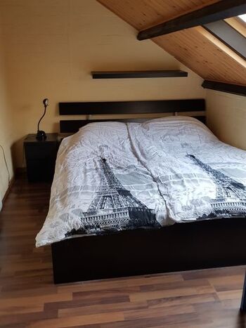 Schlafzimmer Obergeschoss mit Doppelbett 160x200 zwei Matratzen 80x200
