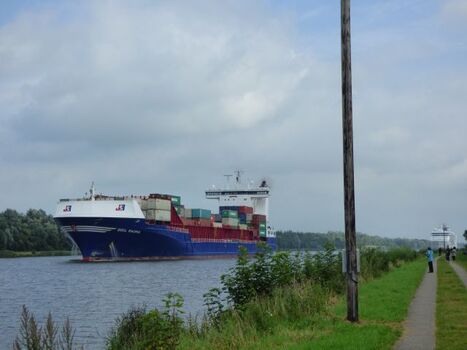 Der Nord-Ostsee-Kanal ist keine 3 Minuten von der Ferienwohnung entfernt.
