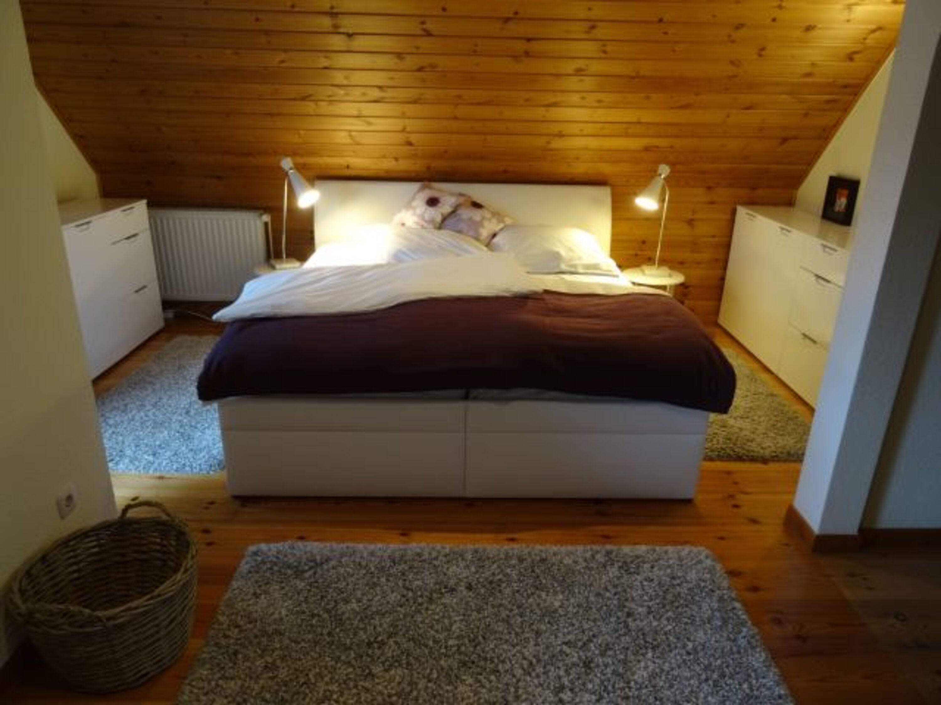 Großes Schlafzimmer