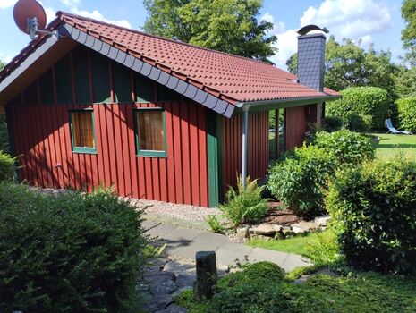 Hinteransicht Haus und Garten