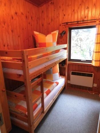 Stabiles Etagenbett mit jeweils 90 cm x 200 cm Bett