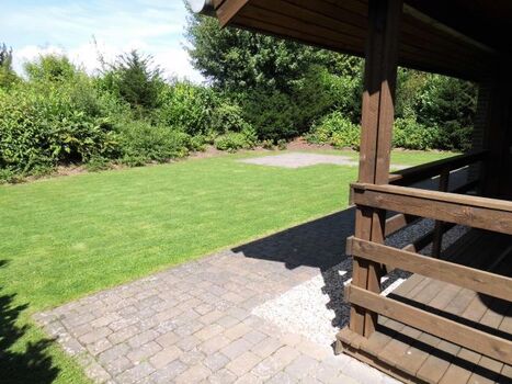 Jede Menge Platz zum spielen und herumtollen! Paradies für Zwei- und Vierbeiner!