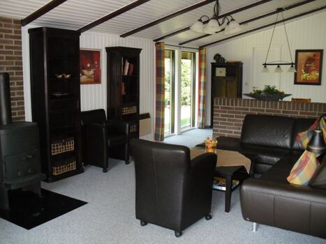 Vom Wohnzimmer aus direkter Zugang in den Garten