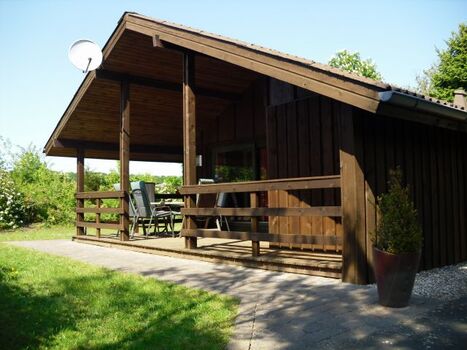 Große, überdachte Sonnenterrasse (Südausrichtung)