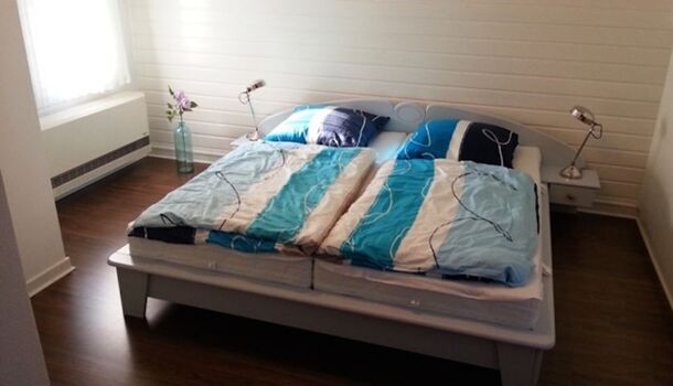 Helles gemütliches Schlafzimmer