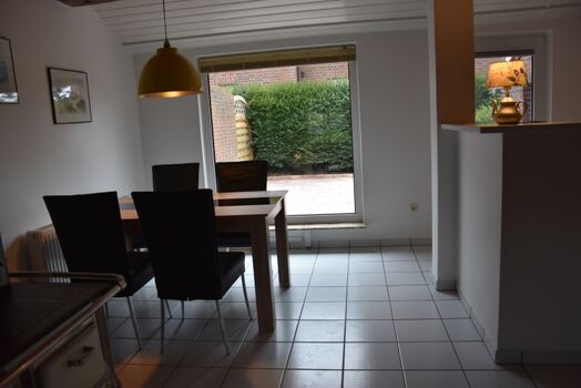 Essecke mit Zugang zur Terrasse