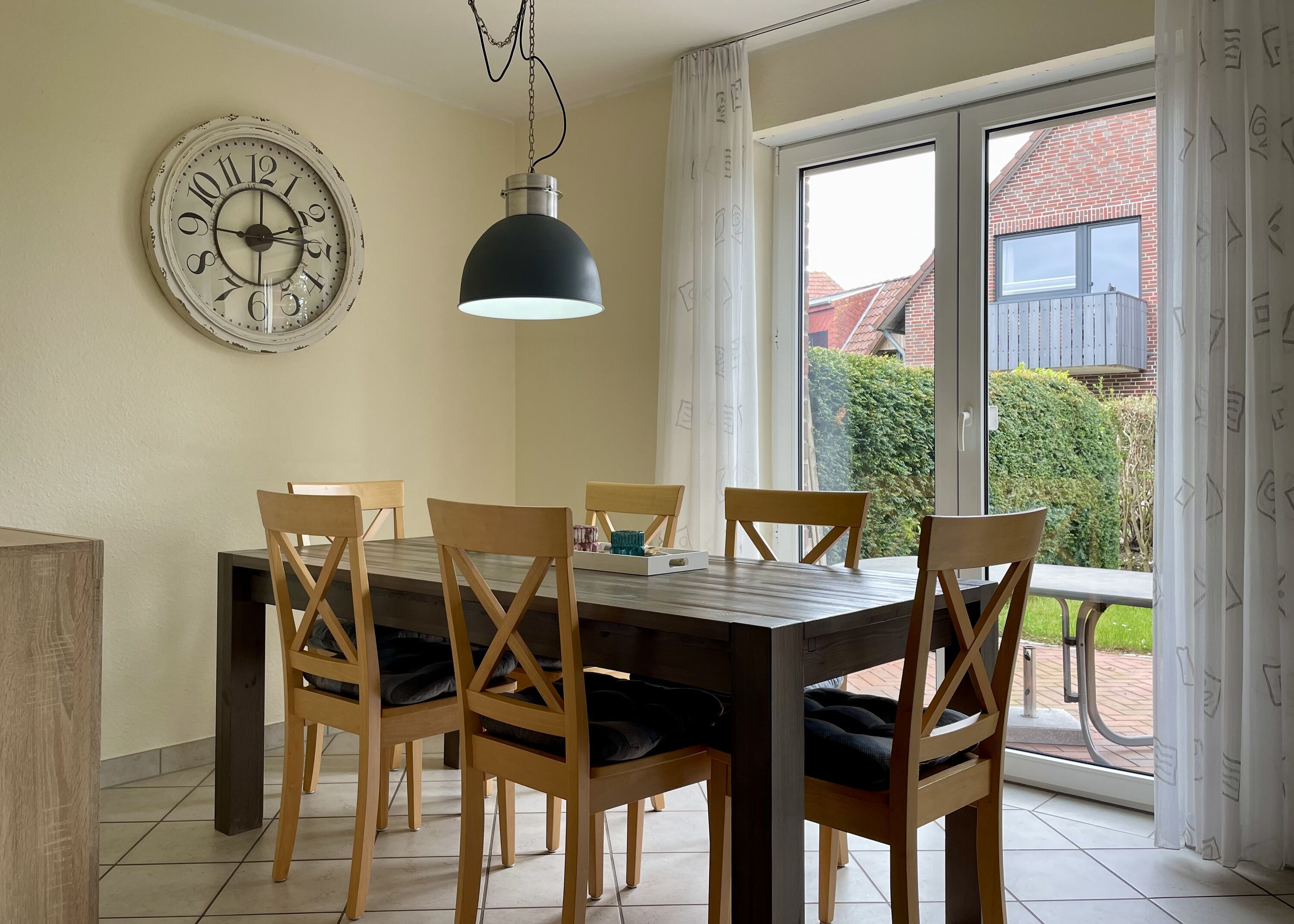 Eßbereich mit Zugang zur Terrasse