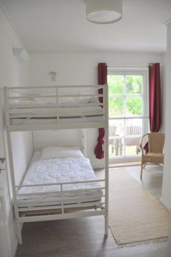 kleines Zimmer mit Etagenbett