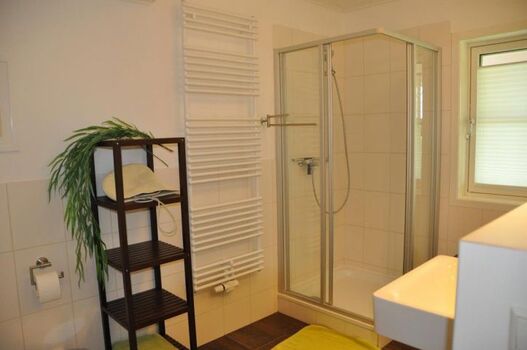 Badezimmer mit Dusche 
