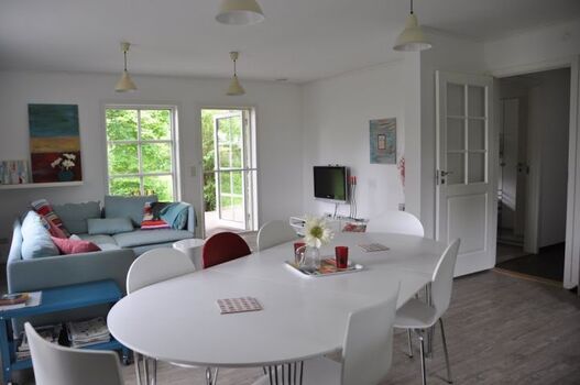 Esstisch für die große Familie und Freunde