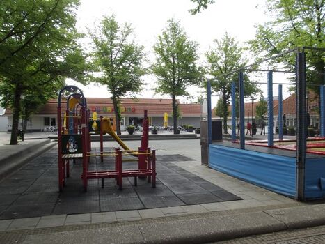 Spielplatz im Zentrum des Parks