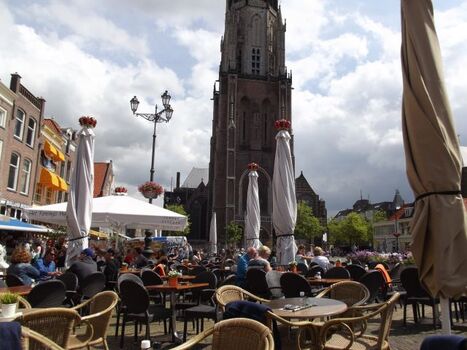 Straßencafe in Delft