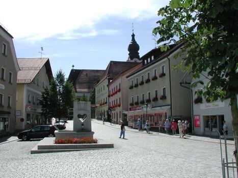 Markt Röhrnbach (3 km entfernt)