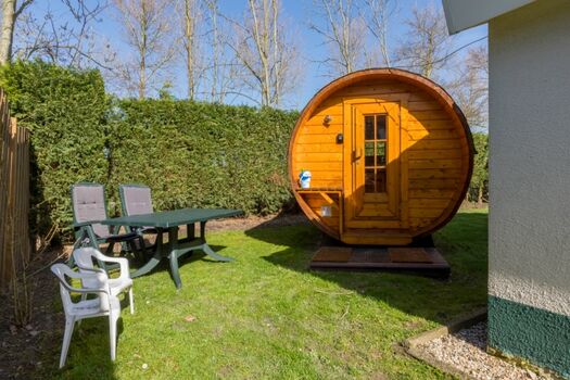 Fass mit 2 Betten - toll für Kinder