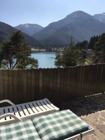 Blick vom Haus zum See