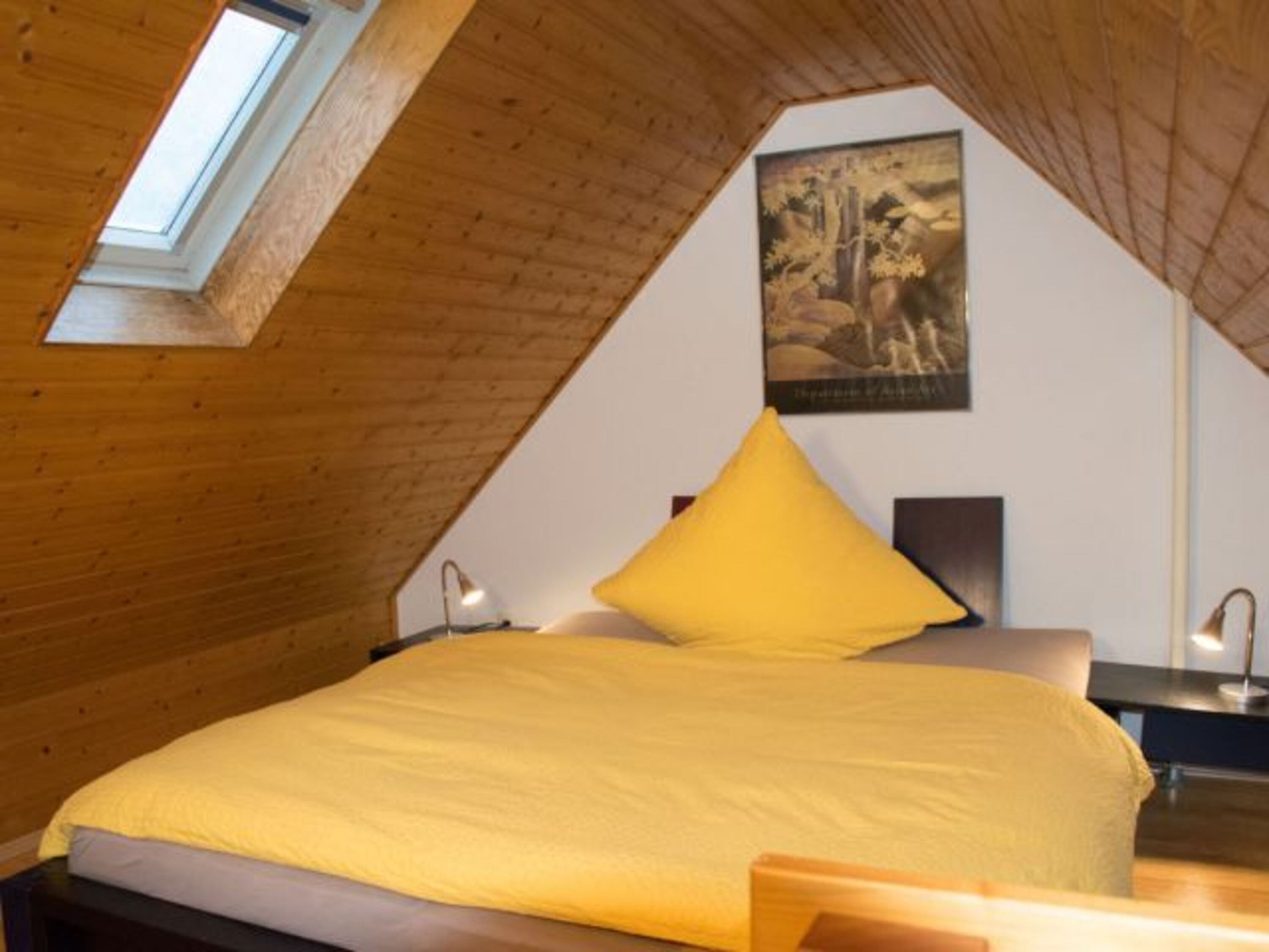 Schlafraum 2 mit Doppelbett im Dachgeschoss