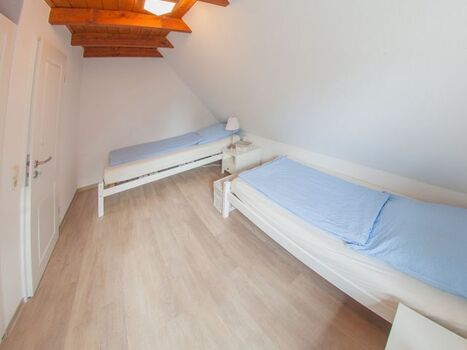 2. Schlafraum mit 2 Einzelbetten...