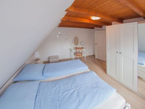 ... reichlich Platz für Kleidung...